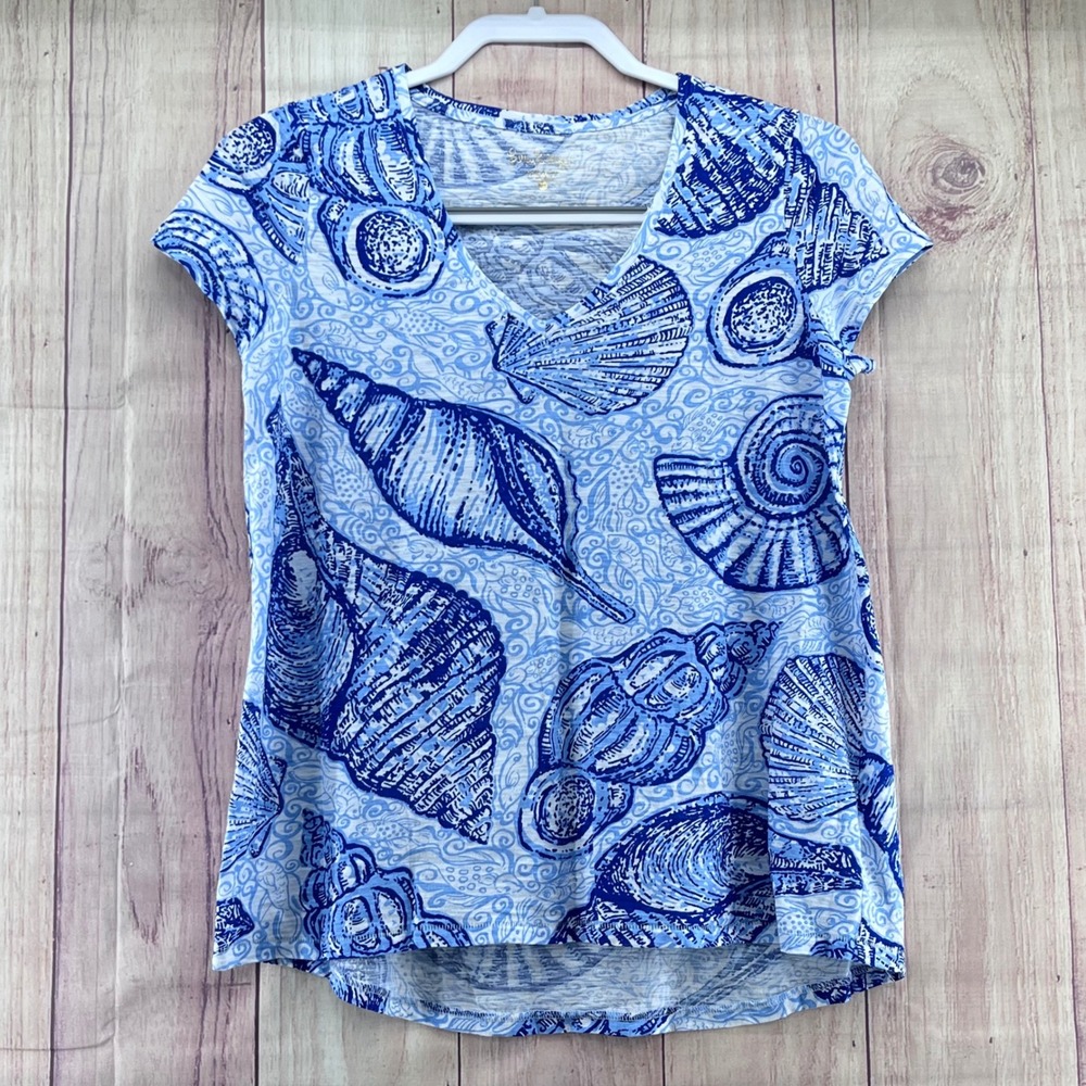 Lilly Pulitzer Etta V-Neck T-Shirt Blue White Seashell Print Cotton Womens Sz XS